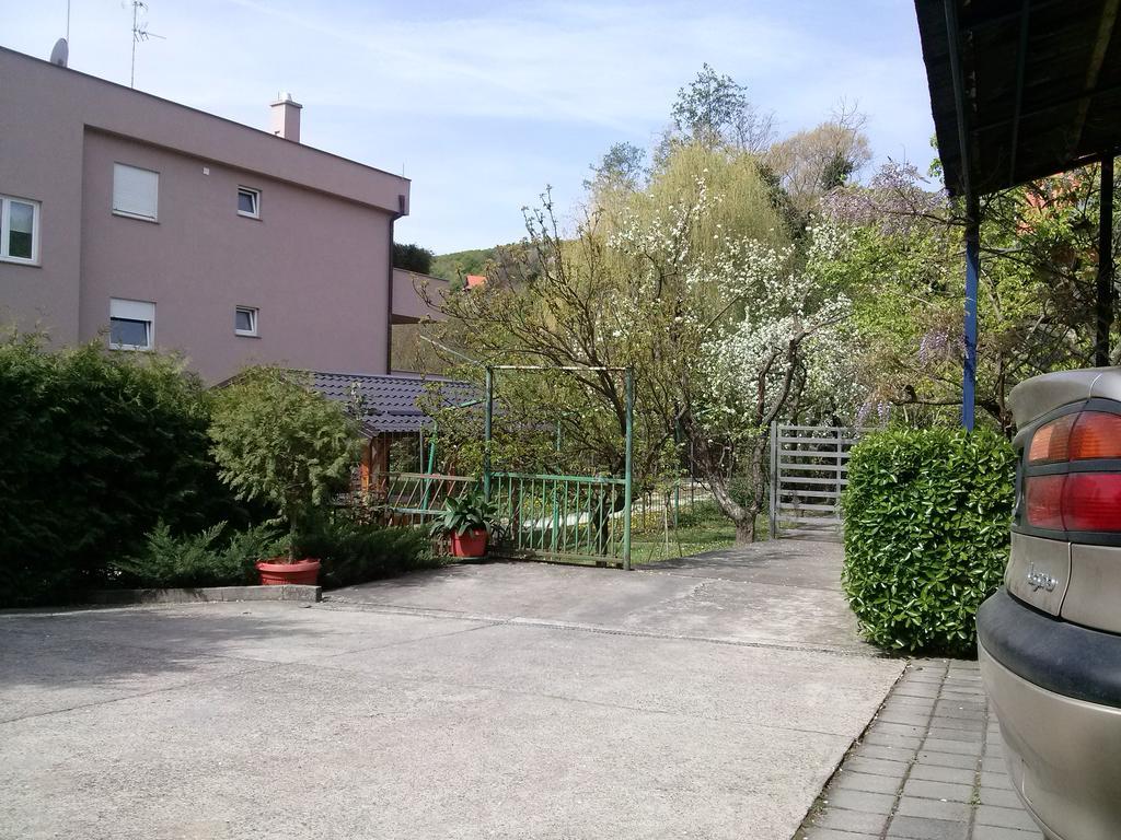Apartments Garden Загреб Екстериор снимка